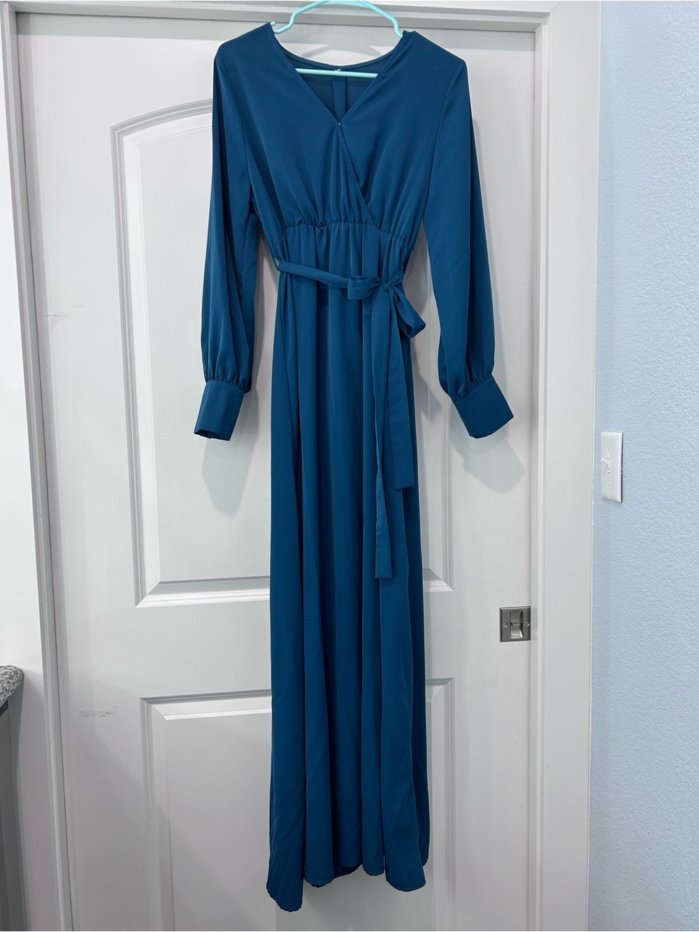 Elegant Teal Long Sleeve V-Neck Maxi Dress with Waist Tie